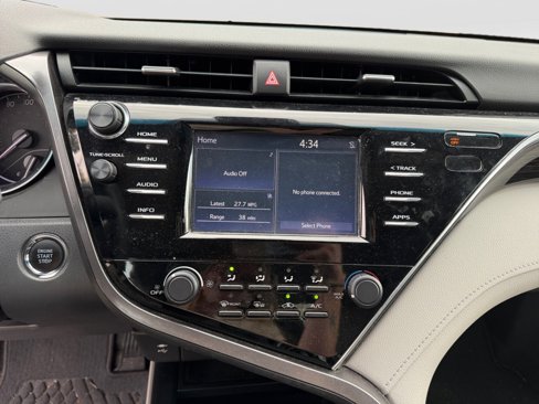Used 2018 Toyota Camry LE image 20