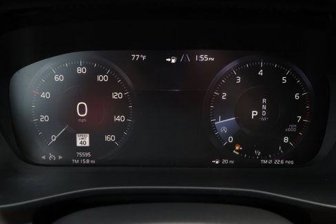 Used 2022 Volvo XC40 T5 Momentum image 18
