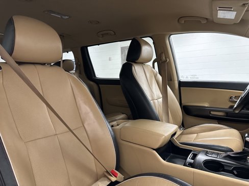 Used 2017 Kia Sedona LX w/ LX Essentials Premium Package image 29
