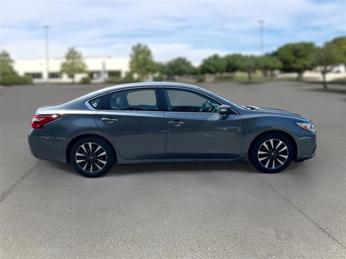 Used 2016 Nissan Altima 2.5 SL w/ 2.5 Technology Package image 6