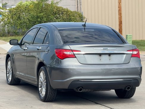 Used 2011 Chrysler 200 Limited image 10
