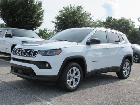 New 2025 Jeep Compass Latitude w/ Mopar Graphics Package image 3