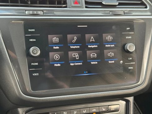 Used 2021 Volkswagen Tiguan SE R-Line image 10