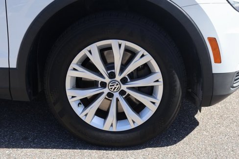 Used 2019 Volkswagen Tiguan SE w/ Panoramic Sunroof Package image 9