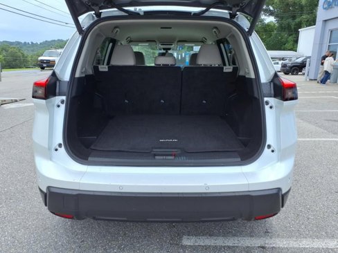 Used 2024 Nissan Rogue SV image 13