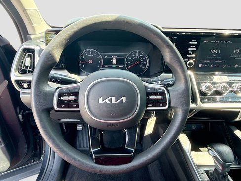 Used 2022 Kia Sorento LX image 11