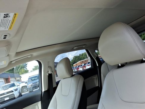 Used 2018 Ford Edge Titanium w/ Equipment Group 301A image 8