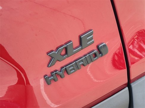 Used 2022 Toyota RAV4 XLE image 12