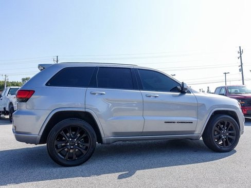 Used 2019 Jeep Grand Cherokee Altitude image 23