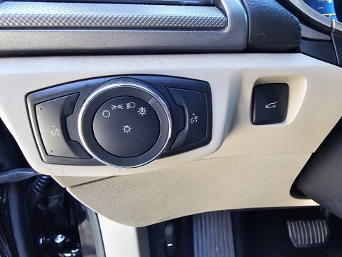 Used 2017 Ford Fusion SE image 19
