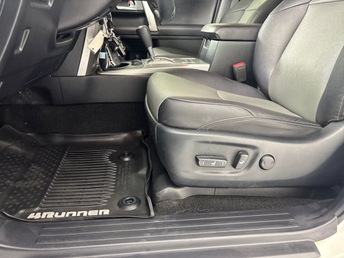 Used 2018 Toyota 4Runner SR5 Premium image 15