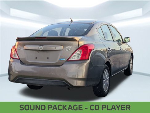 Used 2016 Nissan Versa SV image 5