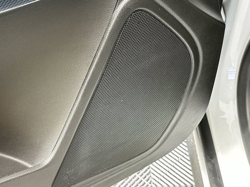 Used 2017 Chevrolet Colorado Z71 w/ LPO, Gearon Divider Package image 24