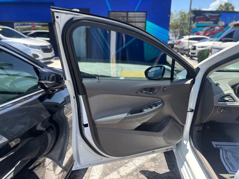 Used 2018 Chevrolet Cruze LT w/ RS Package image 34