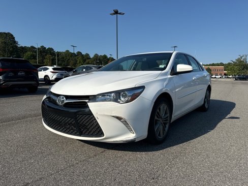 Used 2016 Toyota Camry SE image 4