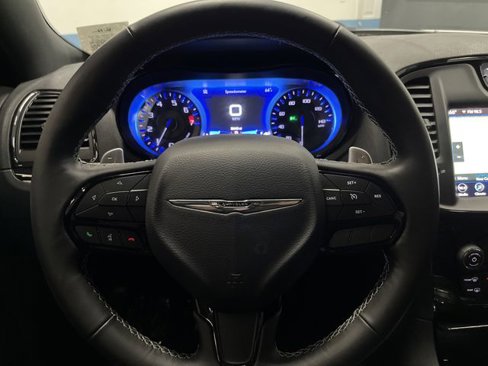 Used 2019 Chrysler 300 S image 17