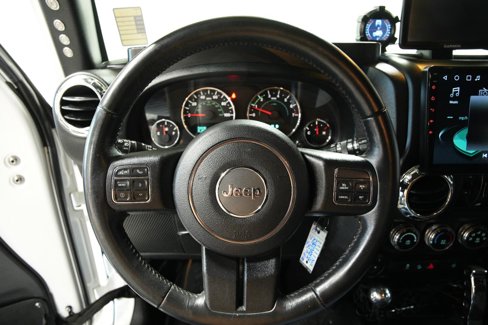 Used 2016 Jeep Wrangler Unlimited Sahara w/ Connectivity Group image 27