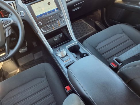 Used 2020 Ford Fusion SE image 11