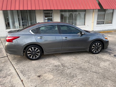 Used 2017 Nissan Altima 2.5 SV w/ Convenience Package image 8