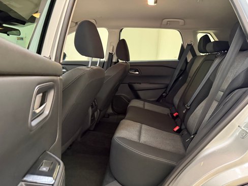 Used 2024 Nissan Rogue SV image 14