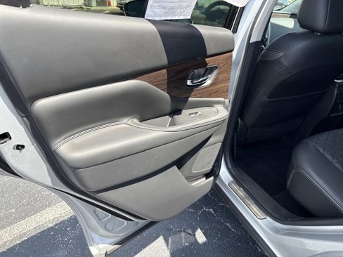 Used 2020 Nissan Murano Platinum image 24