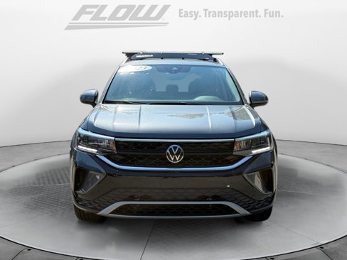 Used 2023 Volkswagen Taos SE image 2
