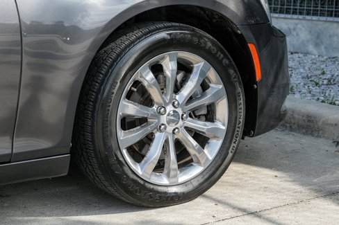 Used 2015 Chrysler 300 Limited w/ Driver Convenience Group image 48