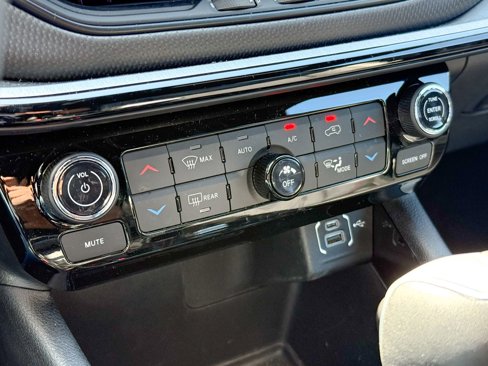 Used 2024 Jeep Compass Trailhawk w/ Trailhawk Convenience Group image 20