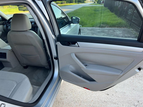 Used 2013 Volkswagen Passat TDI SE image 20