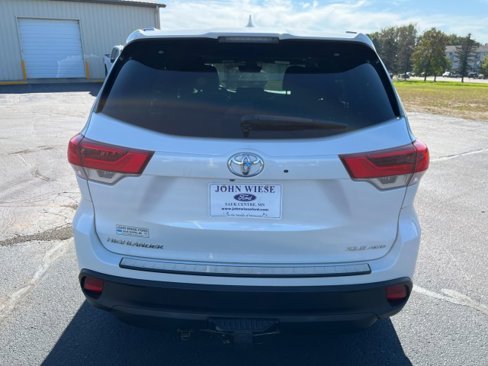 Used 2018 Toyota Highlander XLE image 4