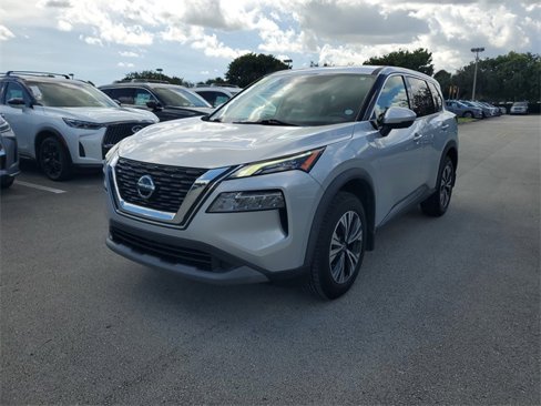 Used 2021 Nissan Rogue SV image 2