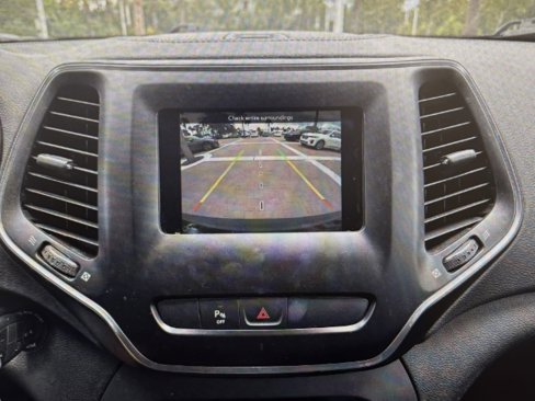 Used 2019 Jeep Cherokee Latitude w/ Cold Weather Group image 25