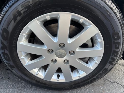 Used 2016 Chrysler Town & Country Touring image 9