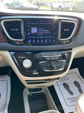 Used 2017 Chrysler Pacifica Limited w/ Advanced Safetytec Group image 18