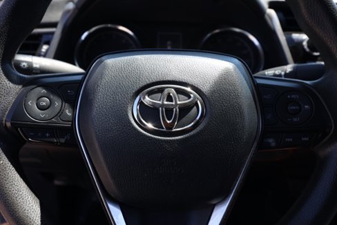 Used 2020 Toyota Camry LE image 24
