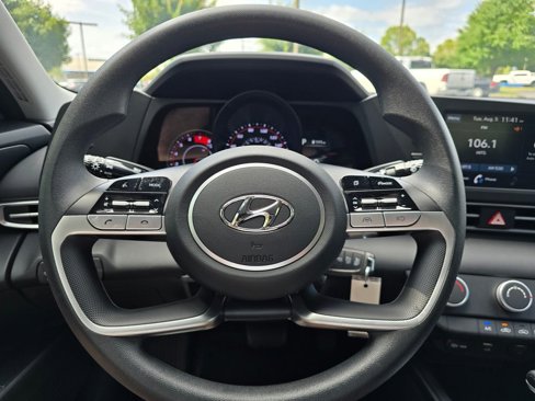 Used 2022 Hyundai Elantra SE w/ Cargo Package image 16