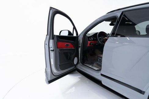 Certified 2023 Bentley Bentayga image 9