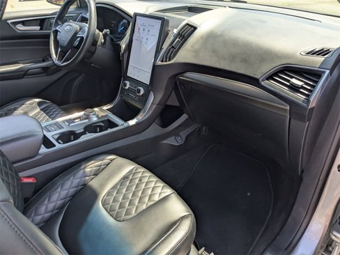 Used 2024 Ford Edge Titanium image 36