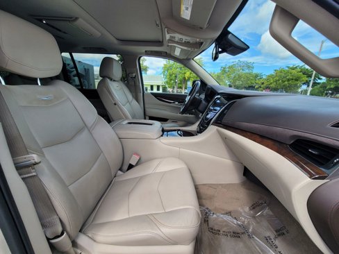 Used 2016 Cadillac Escalade ESV Luxury image 13