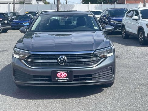 Used 2023 Volkswagen Jetta SE image 2