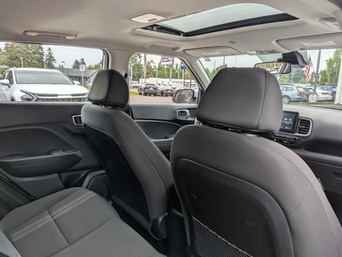 Used 2023 Hyundai Venue SEL image 28