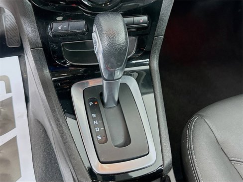 Used 2014 Ford Fiesta Titanium image 16