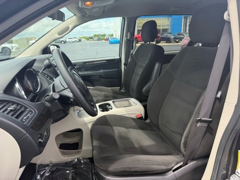 Used 2016 Dodge Grand Caravan SXT image 11