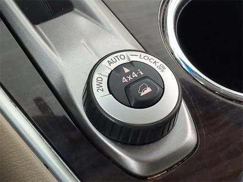 Used 2016 Nissan Pathfinder SL w/ SL Tech Package image 28
