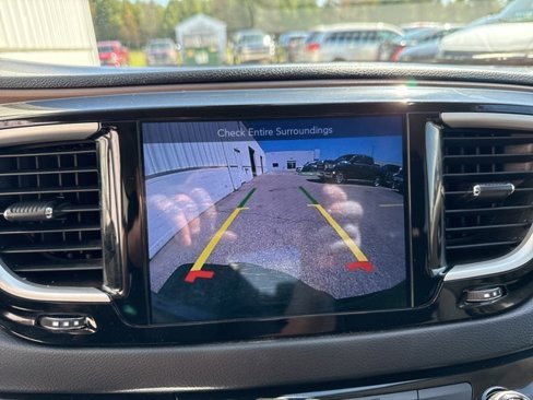 Used 2017 Chrysler Pacifica Touring image 15