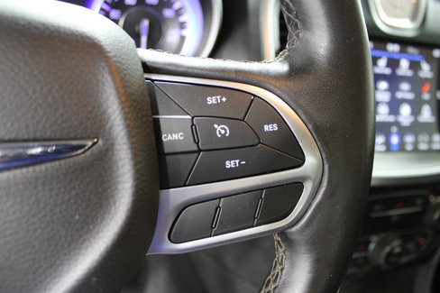 Used 2019 Chrysler 300 Limited image 11