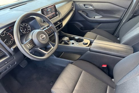 Used 2024 Nissan Rogue SV image 4