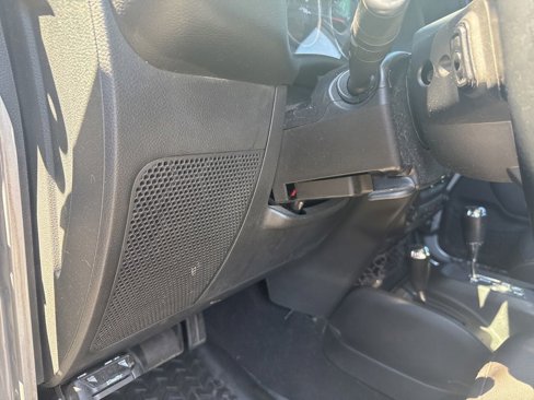 Used 2015 Jeep Wrangler Unlimited Sahara w/ Connectivity Group image 21