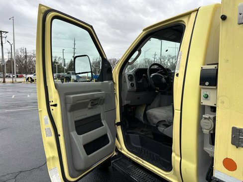 Used 2019 Ford E-450 and Econoline 450 Super Duty w/ Power Windows & Locks Group image 8