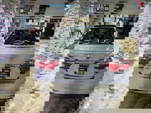 Used 2016 Toyota Camry SE image 6